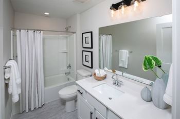 Tub/shower combination